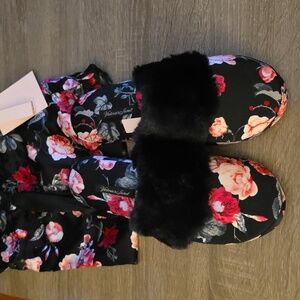 Victoria’s Secret Rose Print Faux Fur Slippers NWT Small (5-6)